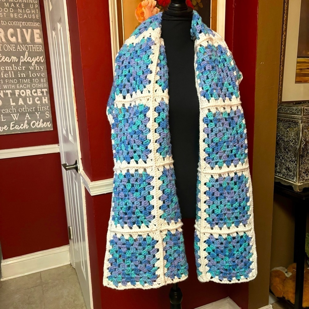 Vintage Granny 7”x 8” Squares Afghan Throw Blanket 70”x‎ 35.5” Farmhouse Blues